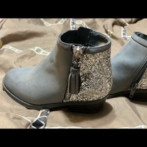 Toddler faux suede gray booties size 7